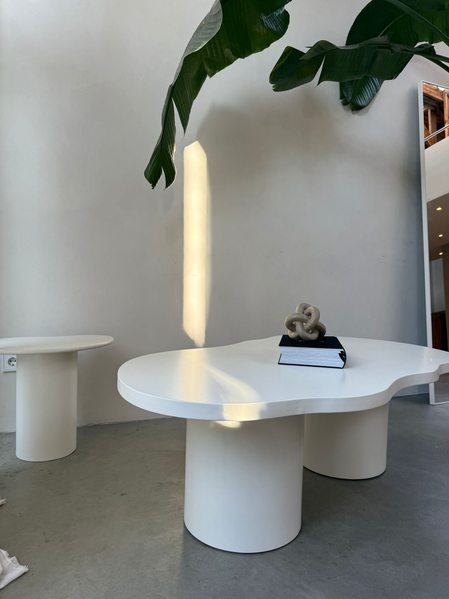 Japandi Organische Salontafel – Betonlook Ivory 140CM