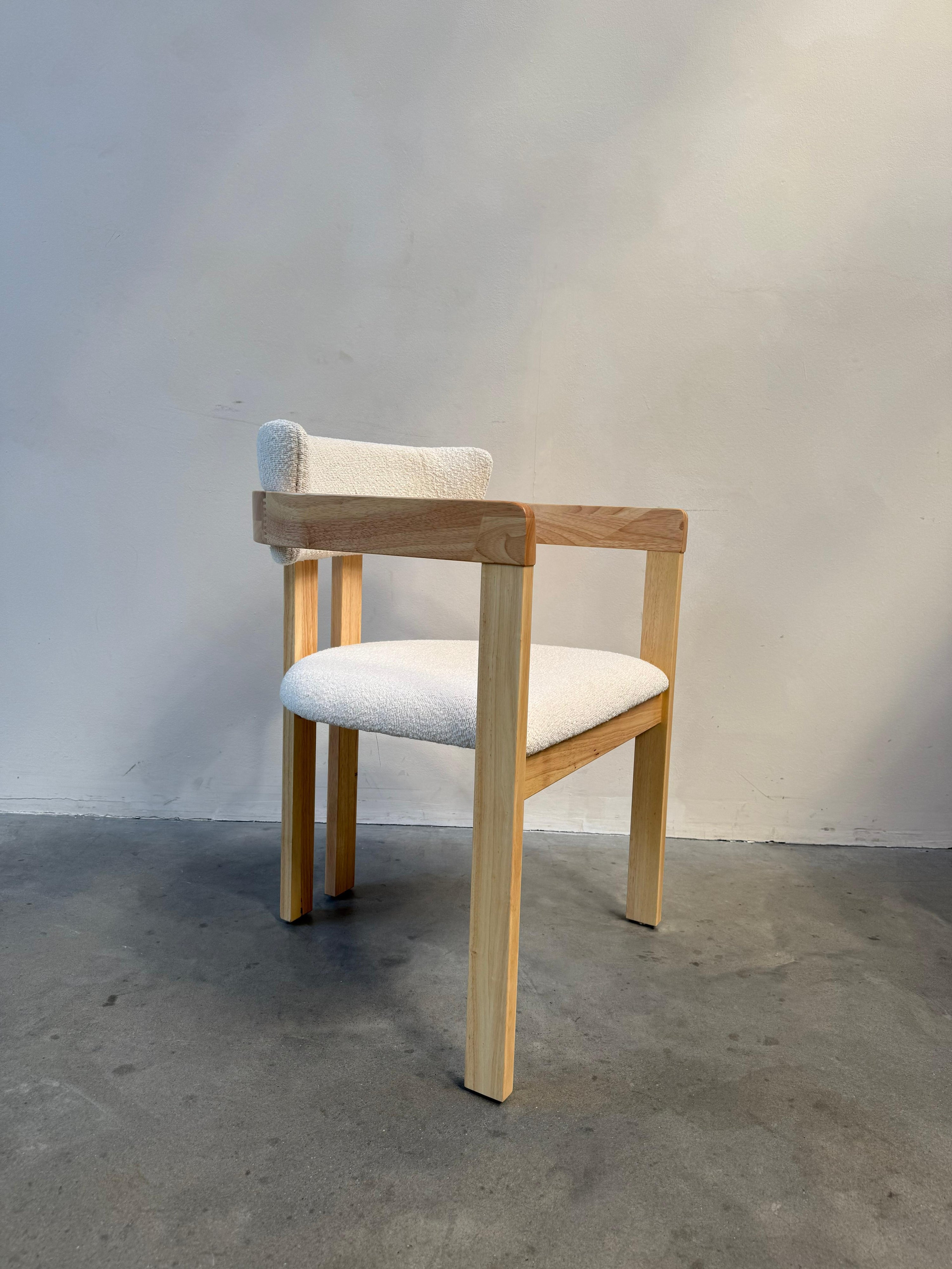 Japandi Eikenhouten Eetkamerstoel met Armleuningen