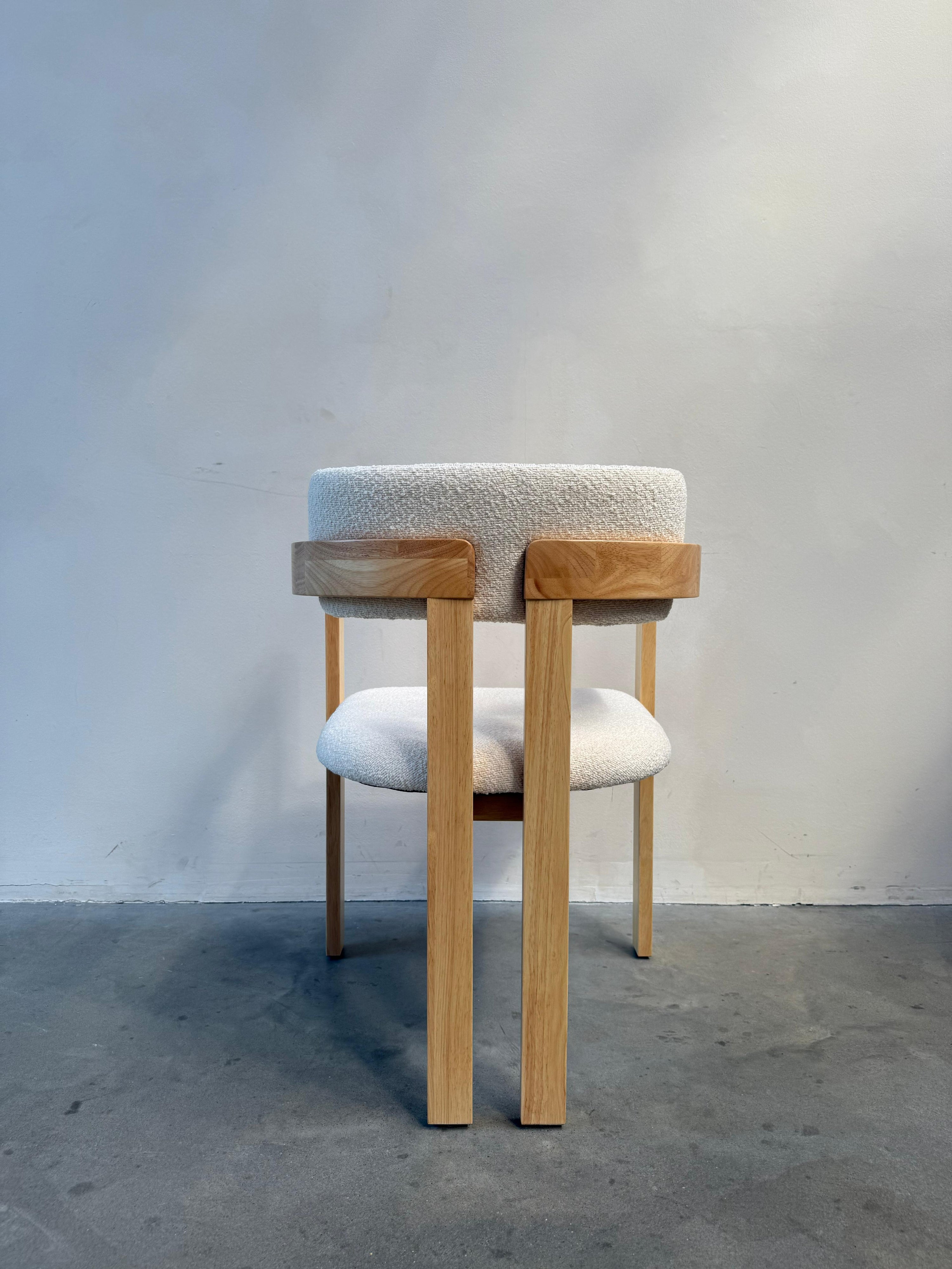 Japandi Eikenhouten Eetkamerstoel met Armleuningen